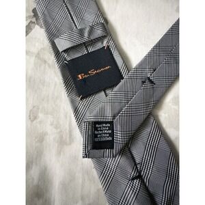 Ben Sherman	Skinny Micro Houndstooth Plaid Check	100% Silk Tie Necktie Preppy